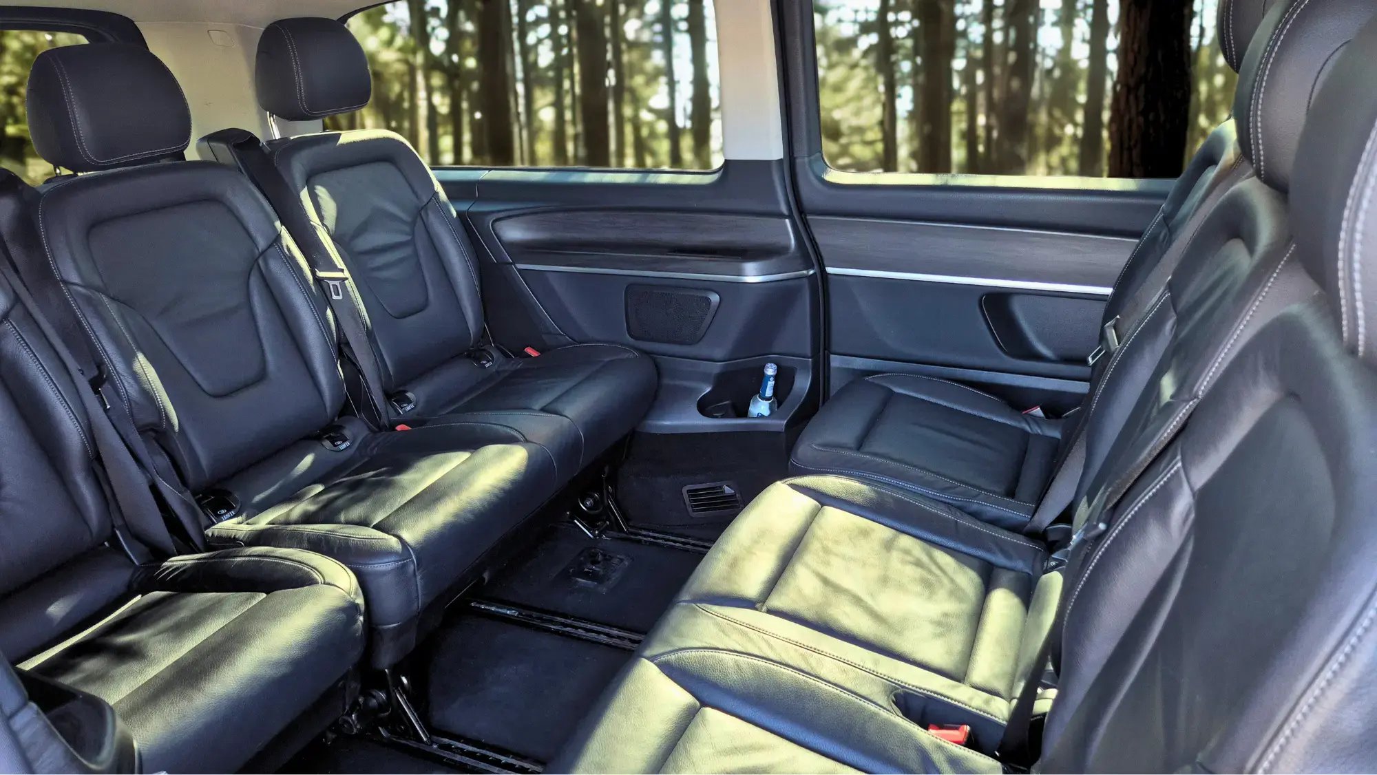 gegenüberliegende Sitze für Teams